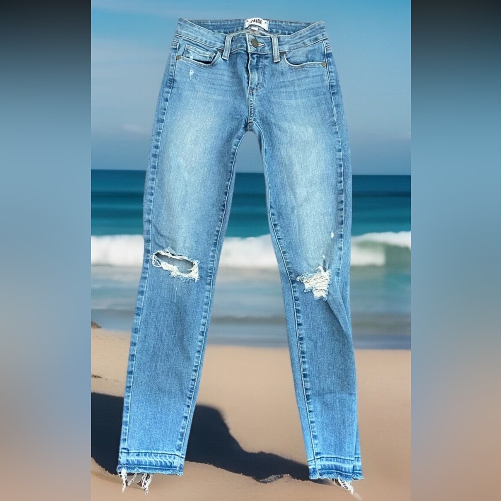 EUC Paige Verdugo Crop Light Wash Distressed Jeans Womens 26 Blue Casual Denim